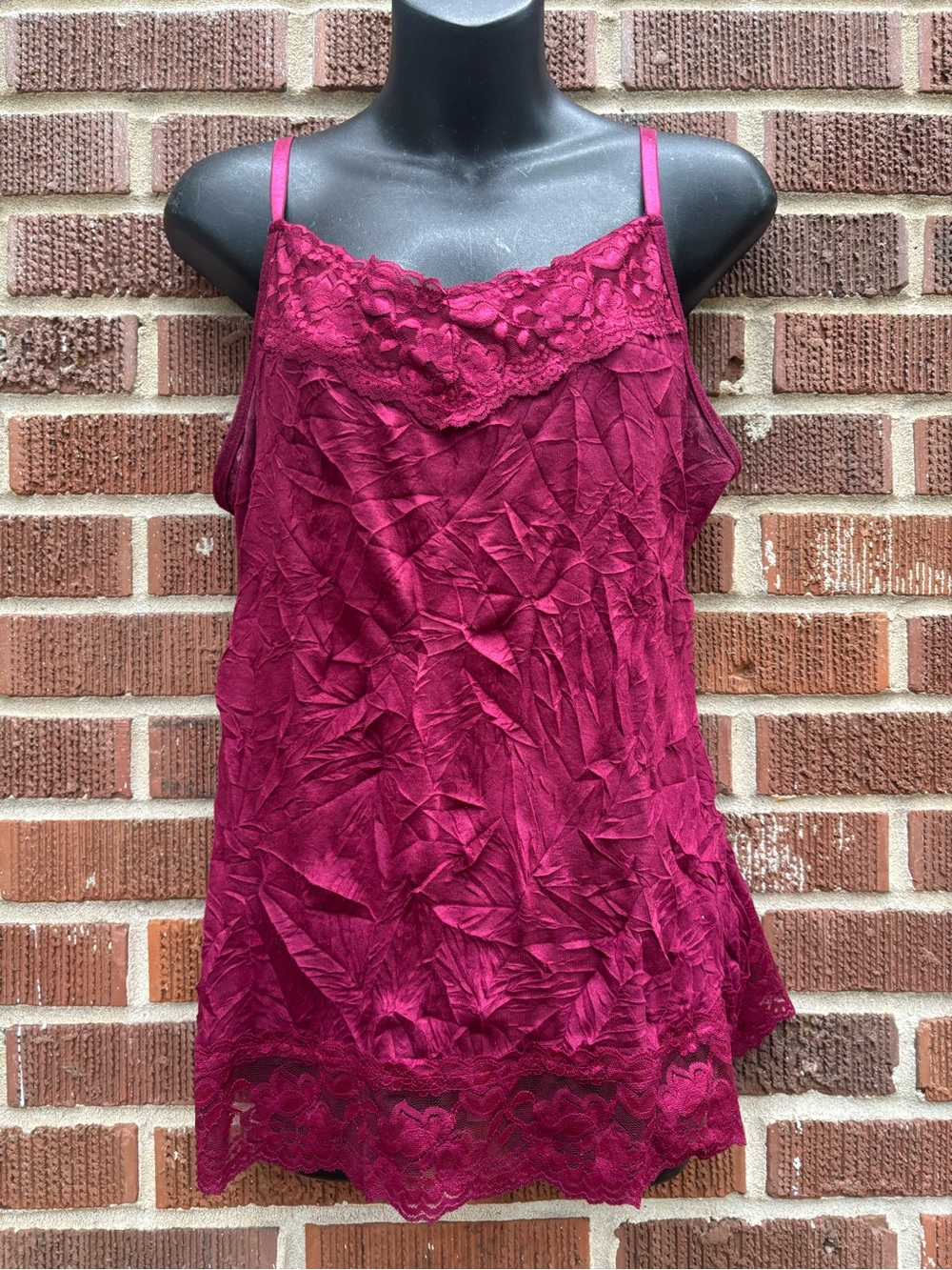 Dressbarn Y2K 2000’s Fuchsia Pink Lace Trim Cami Whimsical Top Size 1X